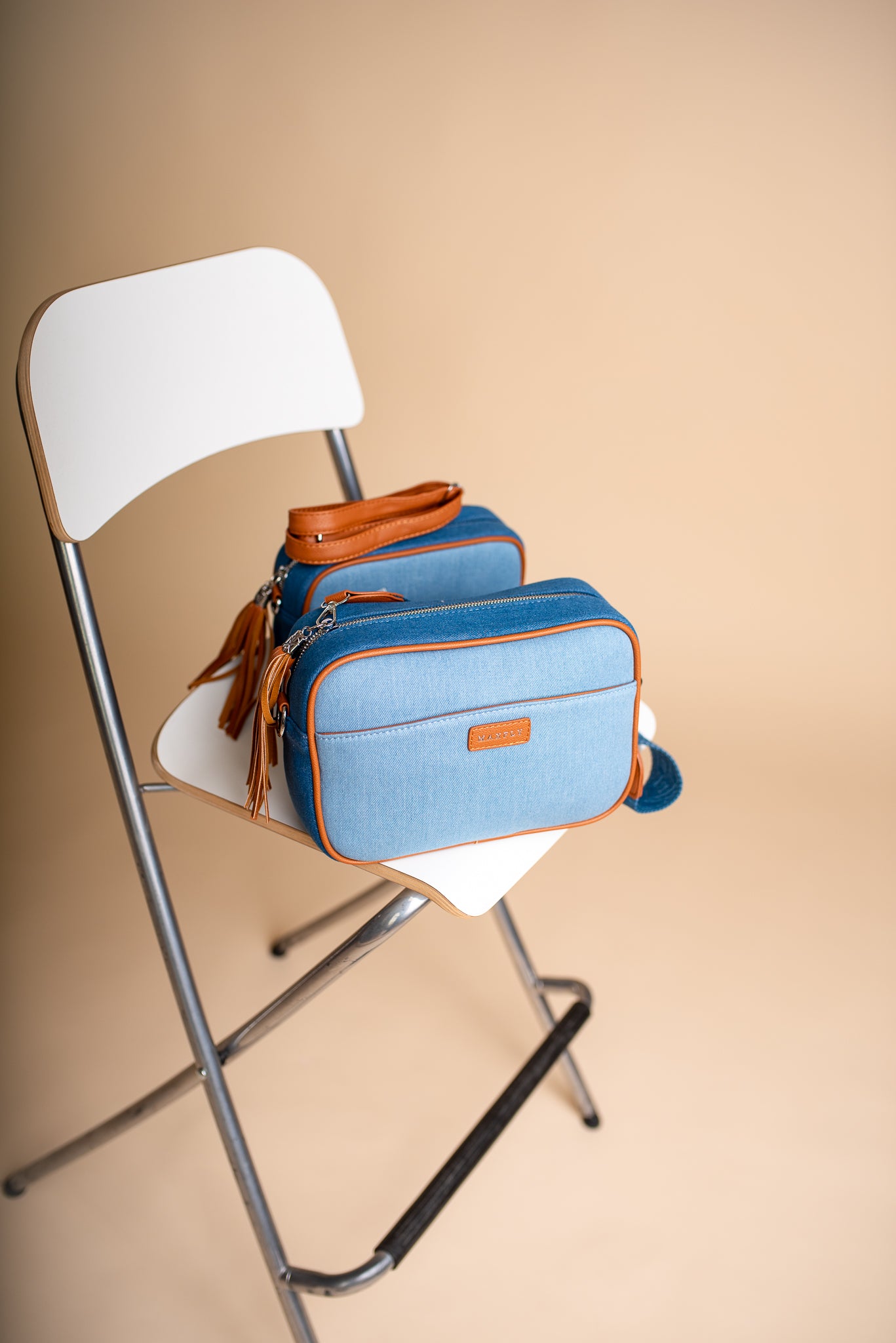 Sada dvou dámských crossbody kabelek Klara  s ozdobnými třásněmi na zipu a kvalitním zpracováním