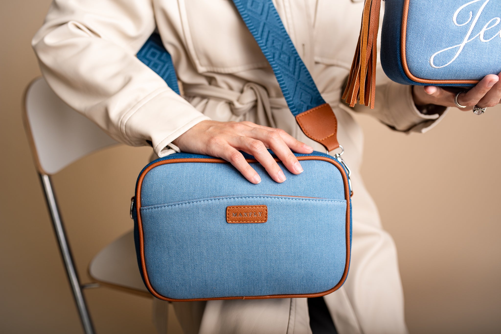 Sada dvou dámských crossbody kabelek Klara  s ozdobnými třásněmi na zipu a kvalitním zpracováním