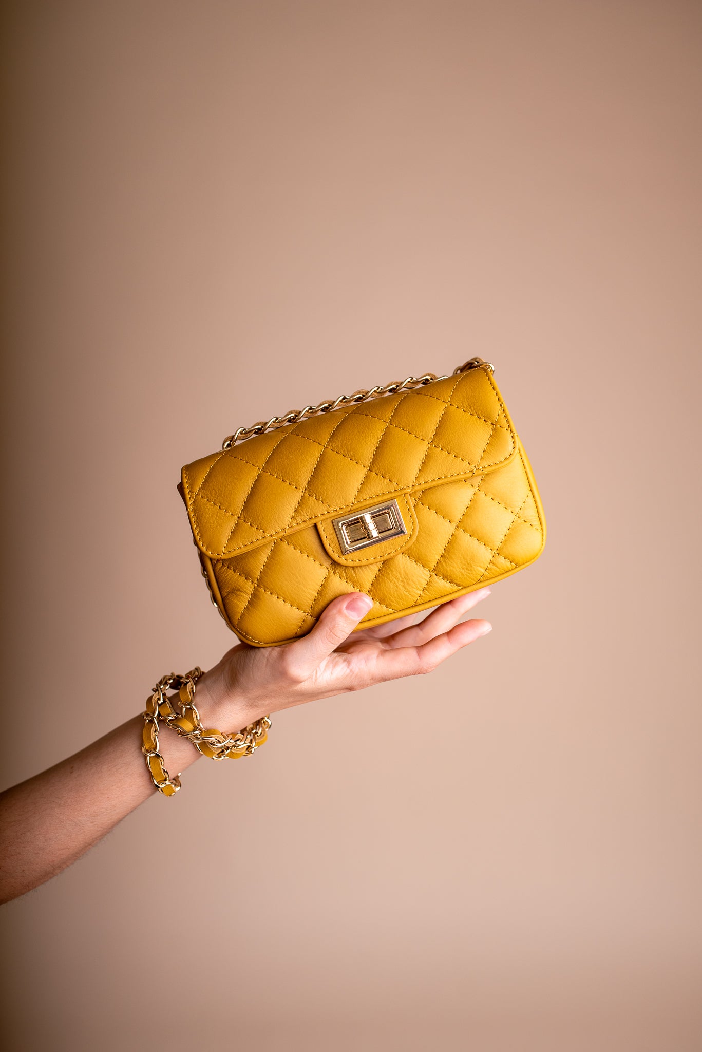 Kožená prošívaná kabelka Matilda – elegantní crossbody kabelka s vnitřní kapsou