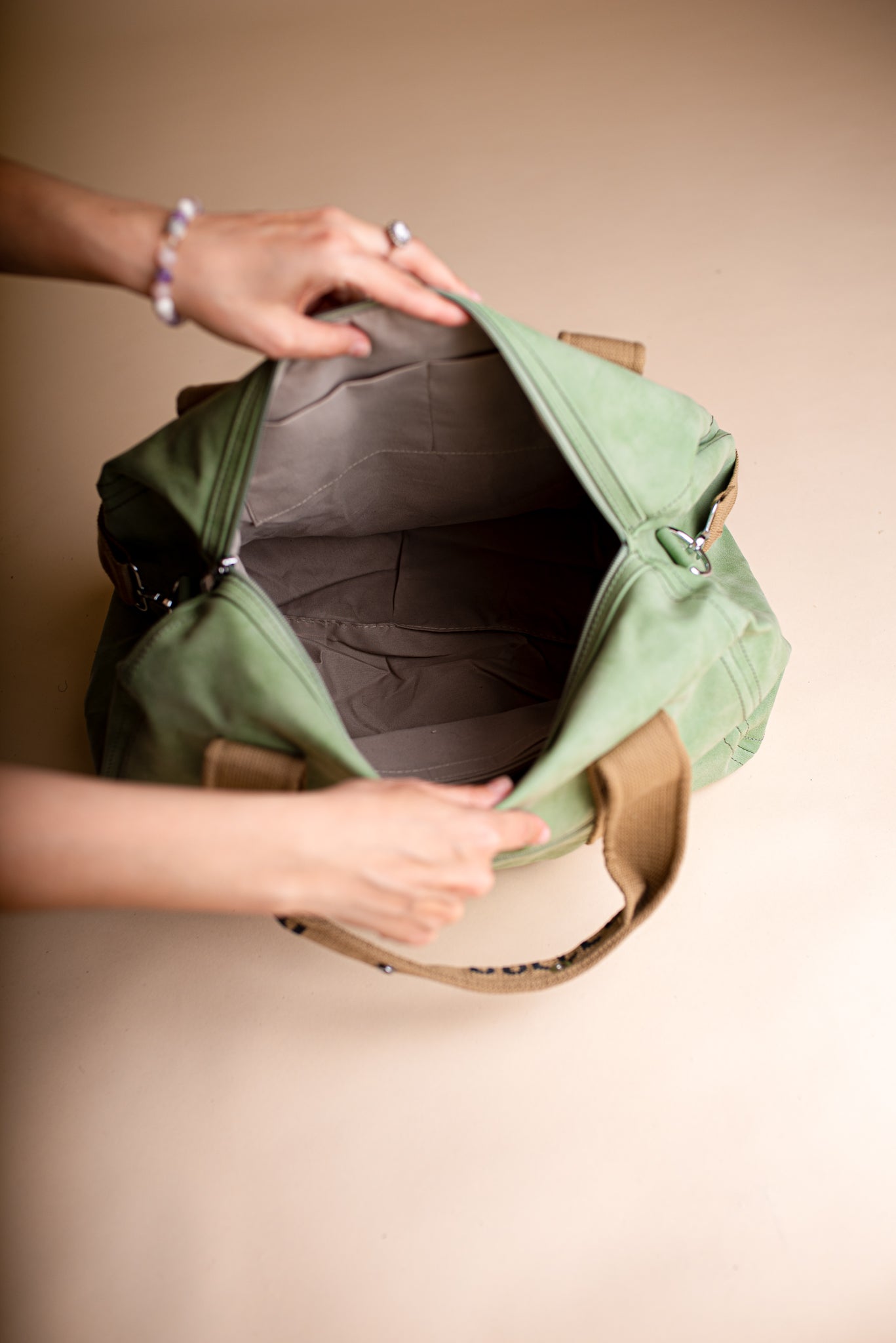 Prostorná dámská syntetická kabelka Gabi