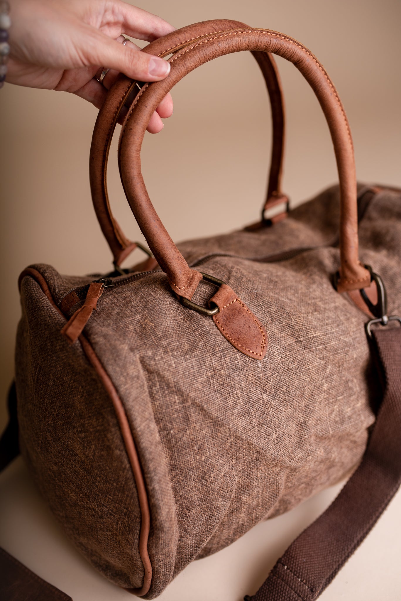 Cestovní taška Ekaterina z lnu a kůže