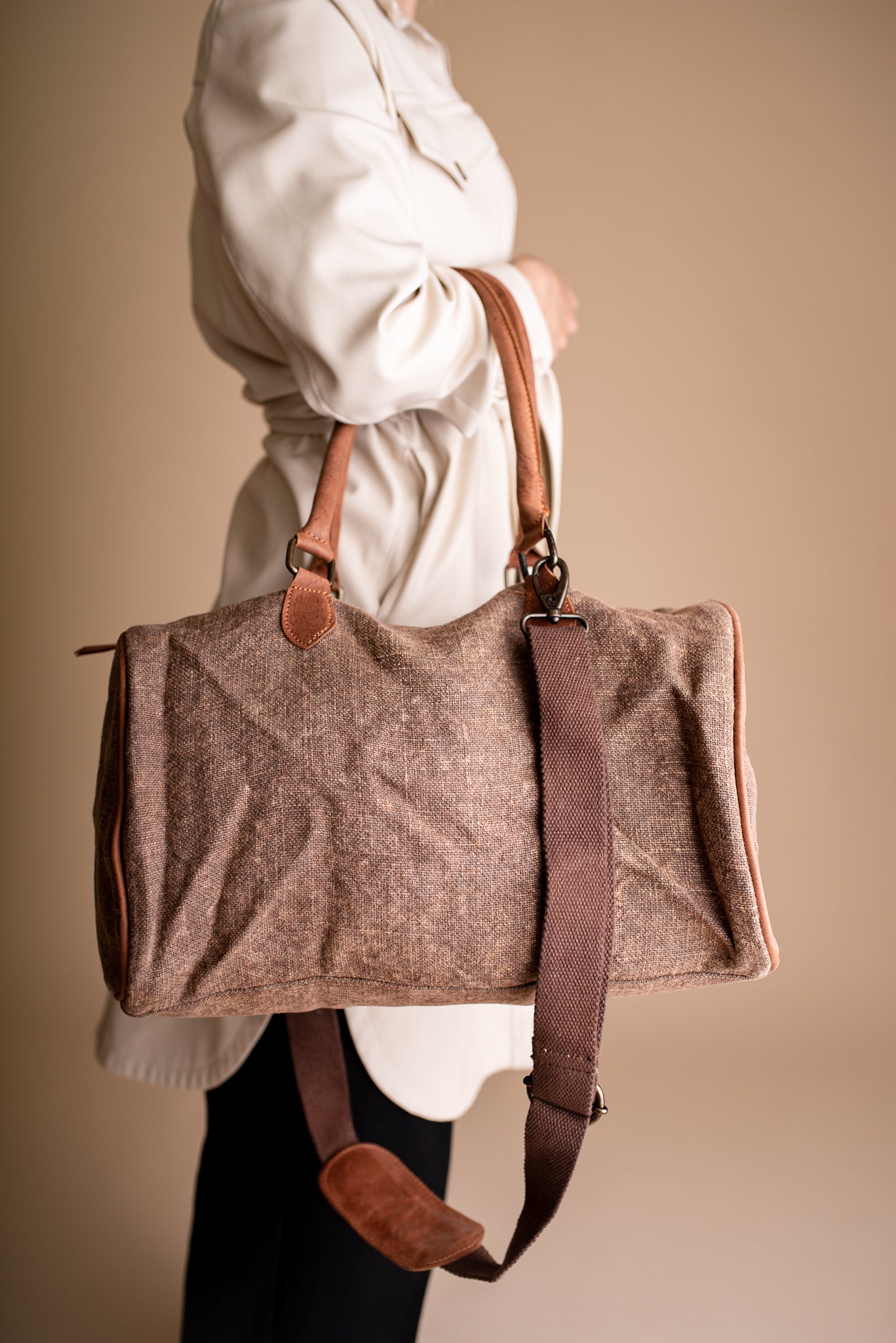 Cestovní taška Ekaterina z lnu a kůže