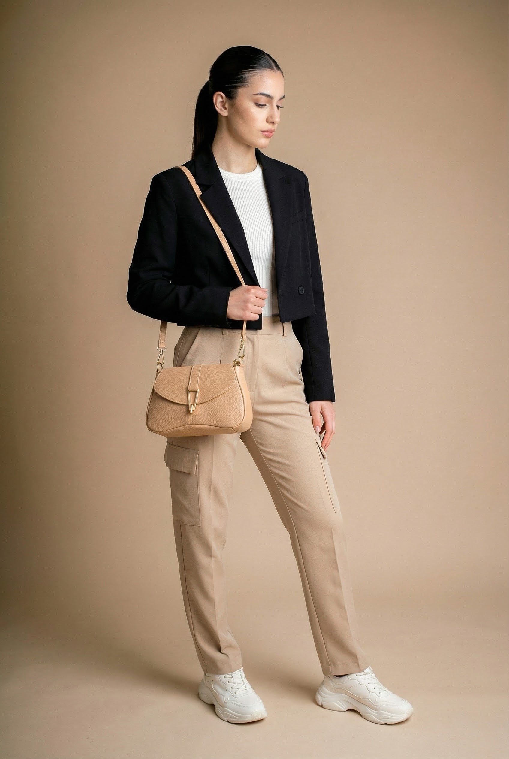 Dámská kožená crossbody kabelka Ema – elegantní černá kabelka přes rameno