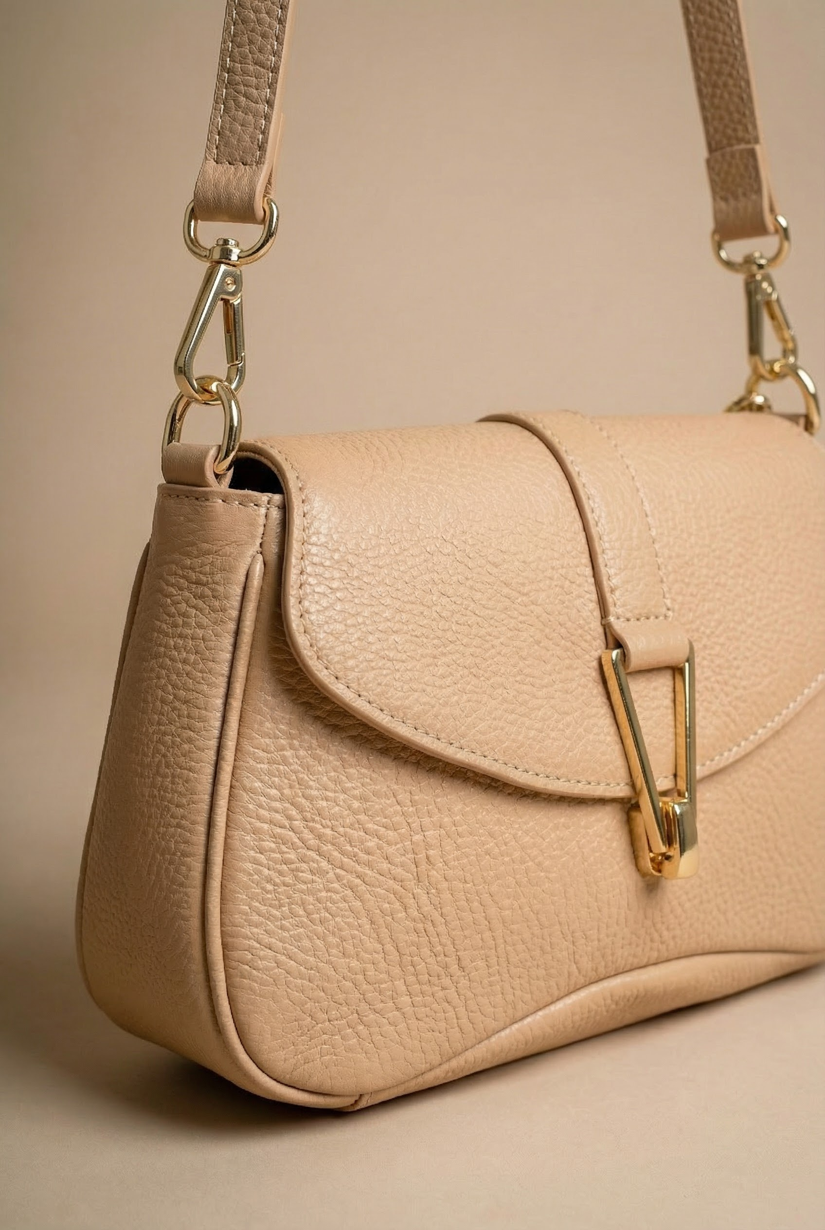 Dámská kožená crossbody kabelka Ema – elegantní černá kabelka přes rameno