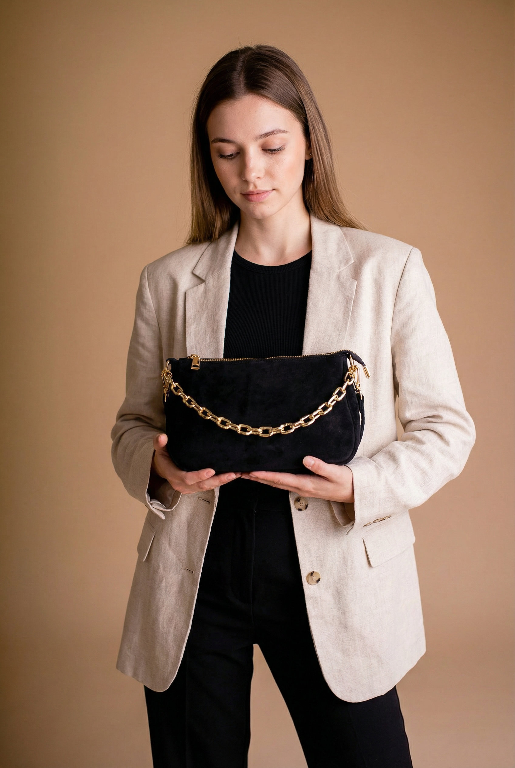 Kožená dámská kabelka Lilith přes rameno s ručním uchem ve stylu řetězu