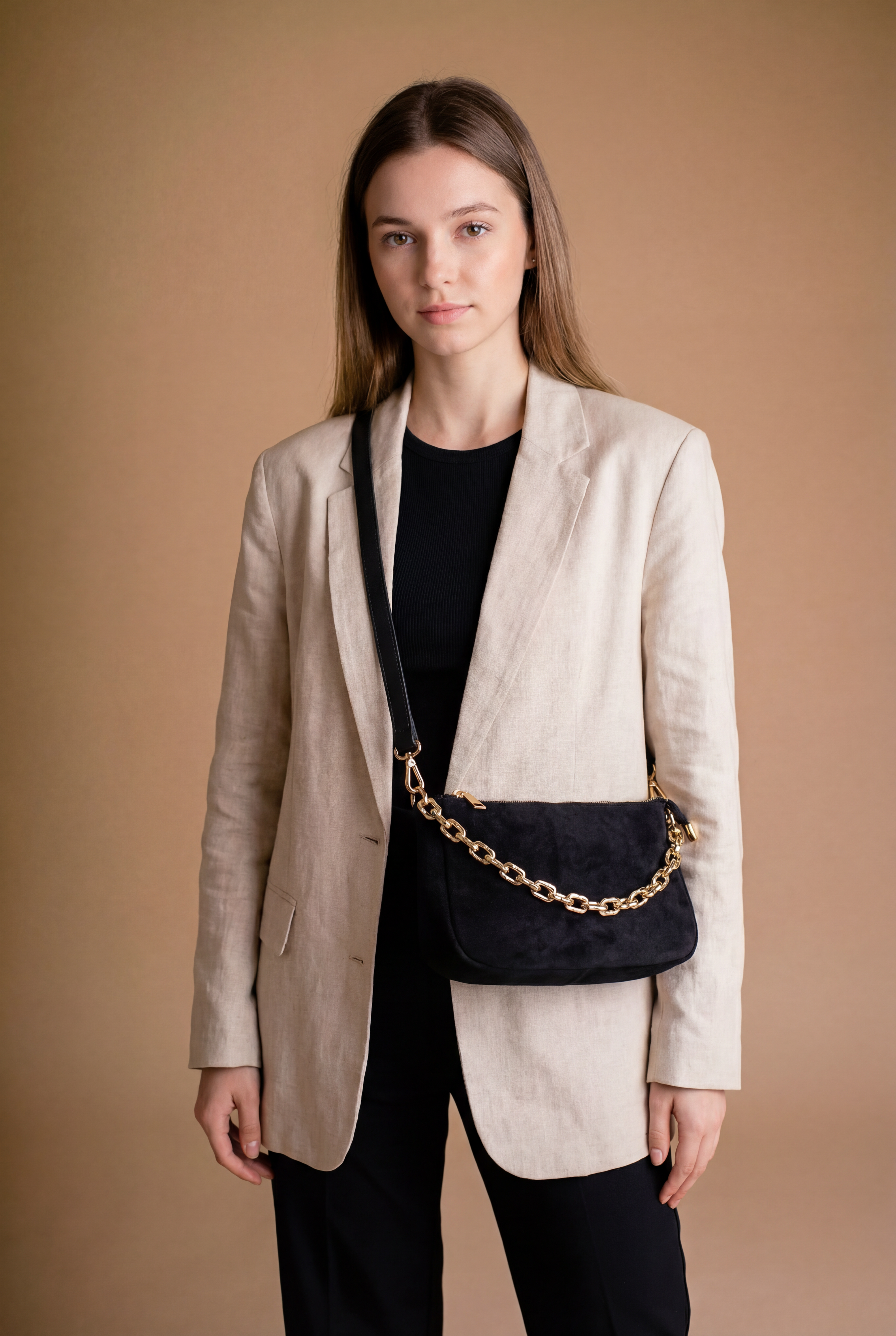 Kožená dámská kabelka Lilith přes rameno s ručním uchem ve stylu řetězu