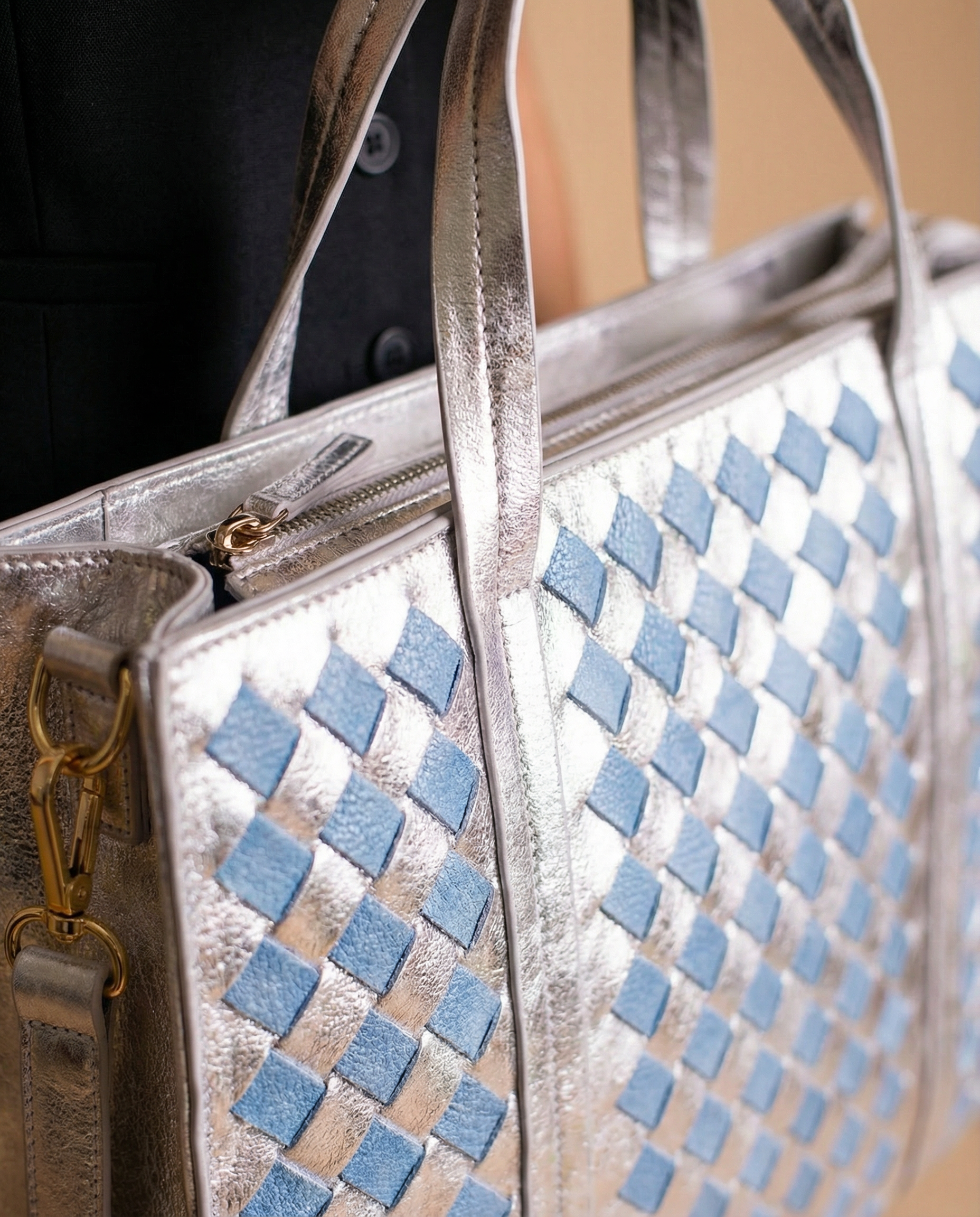 Prostorná bavlněná taška Maruška  s praktickými detaily