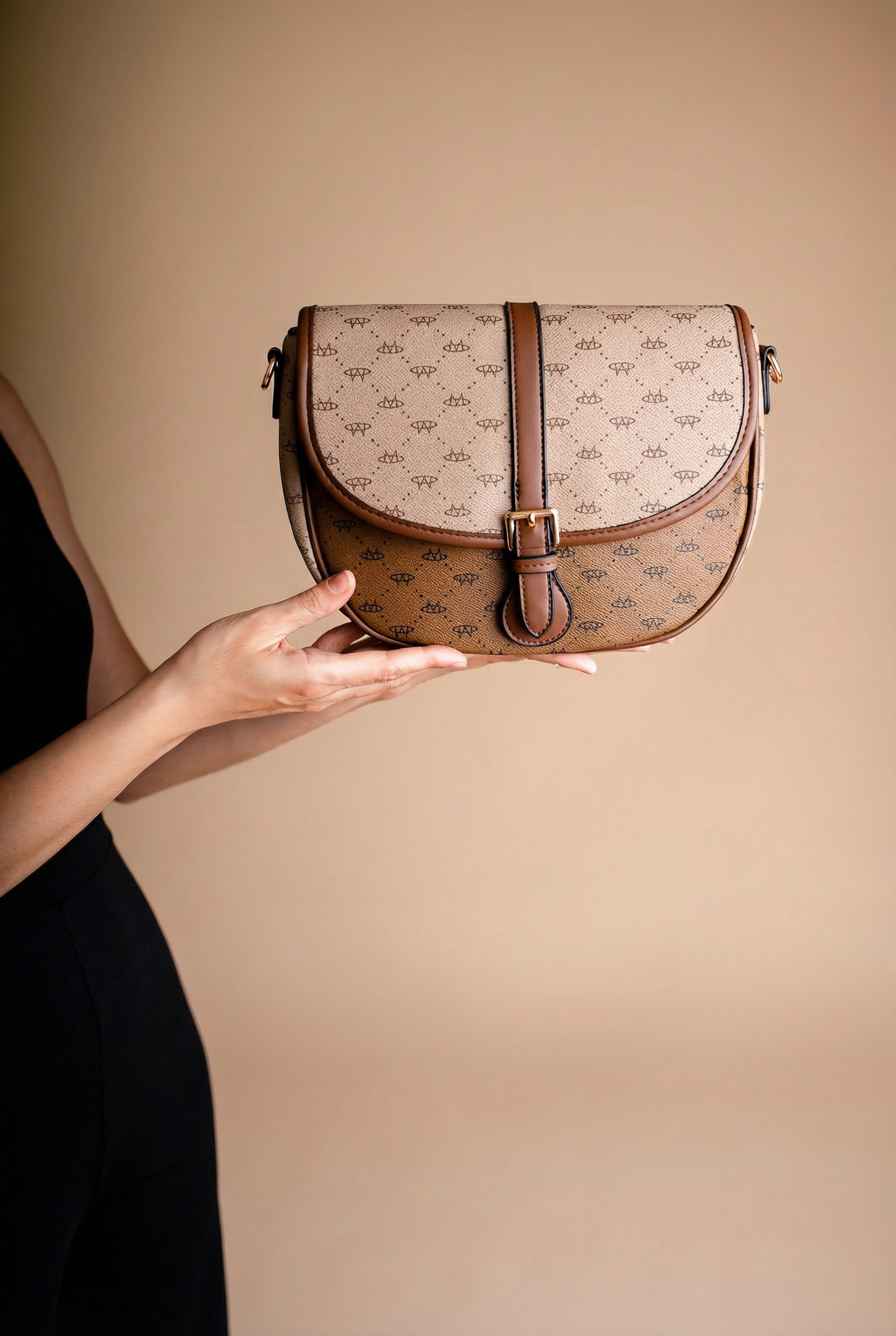 Dámská veganská  crossbody kabelka Milena se zadní kapsou na zip a magnetickou klopou