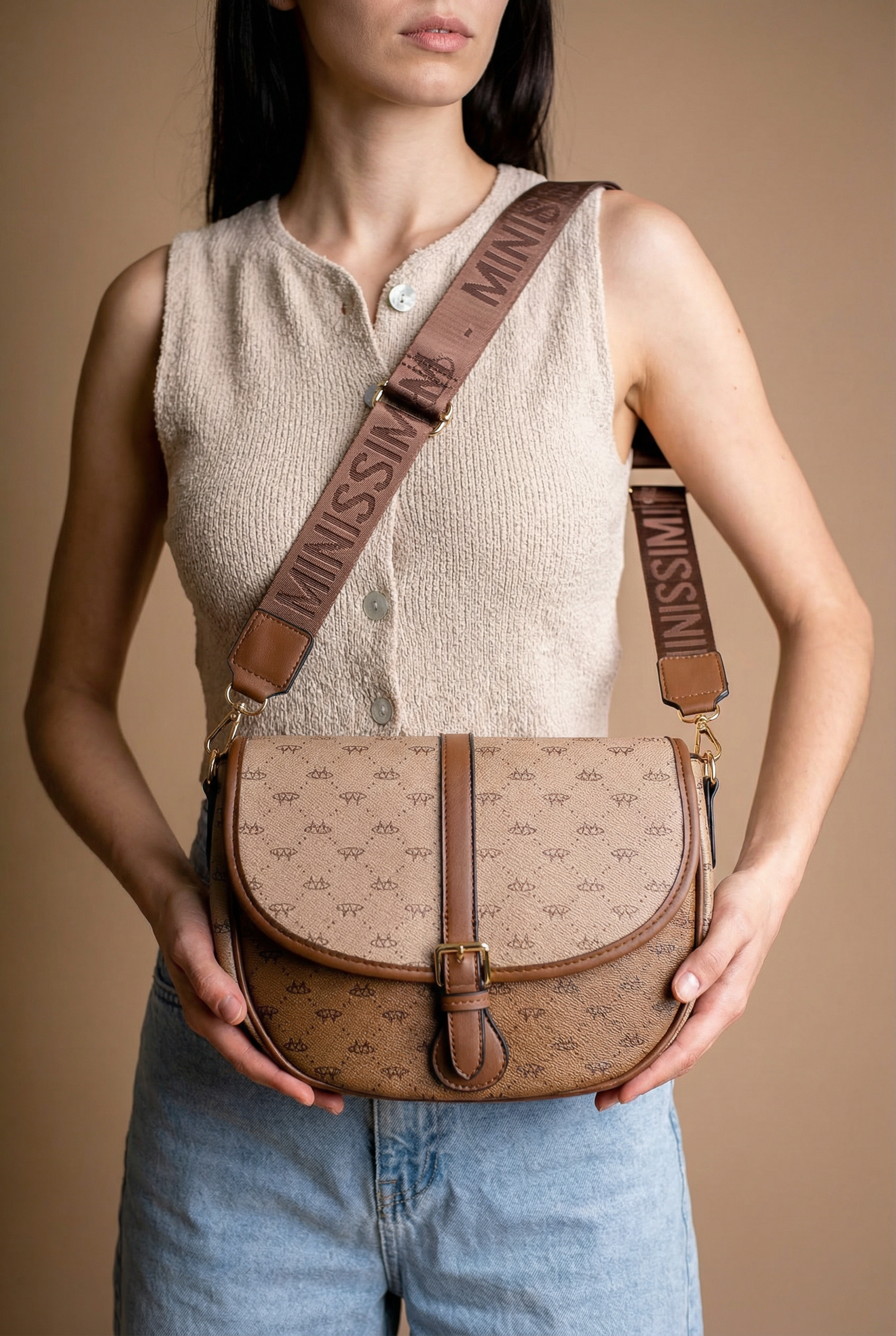 Dámská veganská  crossbody kabelka Milena se zadní kapsou na zip a magnetickou klopou