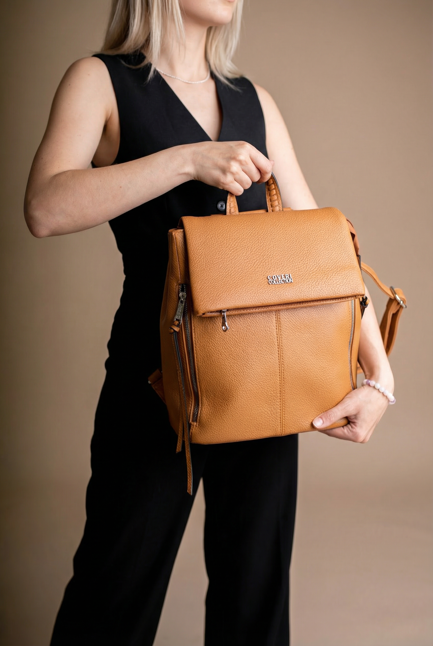 Dámský syntetický batoh Eliška s velkou kapacitou, více přihrádkami, magnetickou klopou a zapínáním na zip